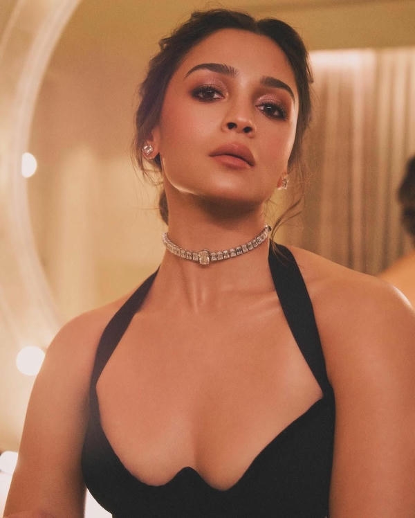 Alia Bhatt Stylish Photos