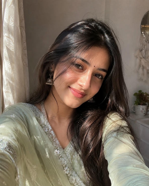 Beautiful Girl Selfie Natural