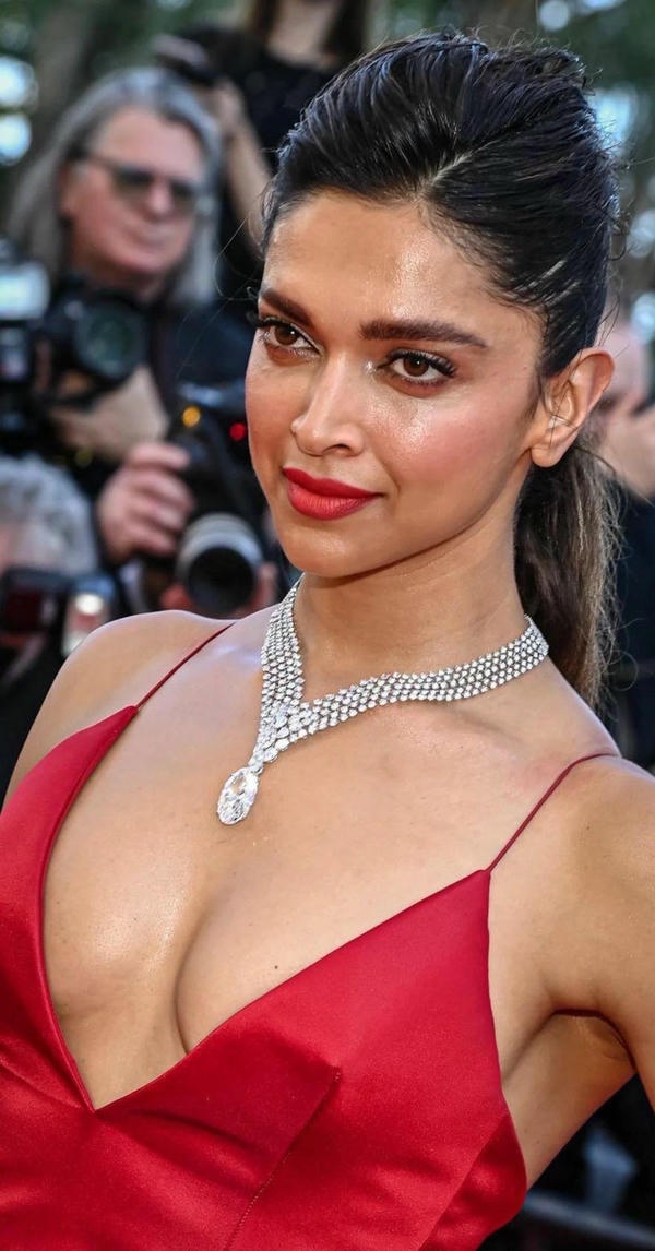 Deepika Padukone Hot Photos