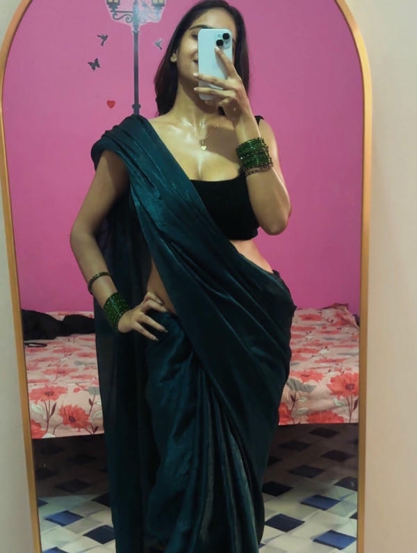 Desi Girl Bathroom Selfie