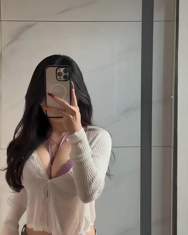 Face Hidden Mirror Selfie