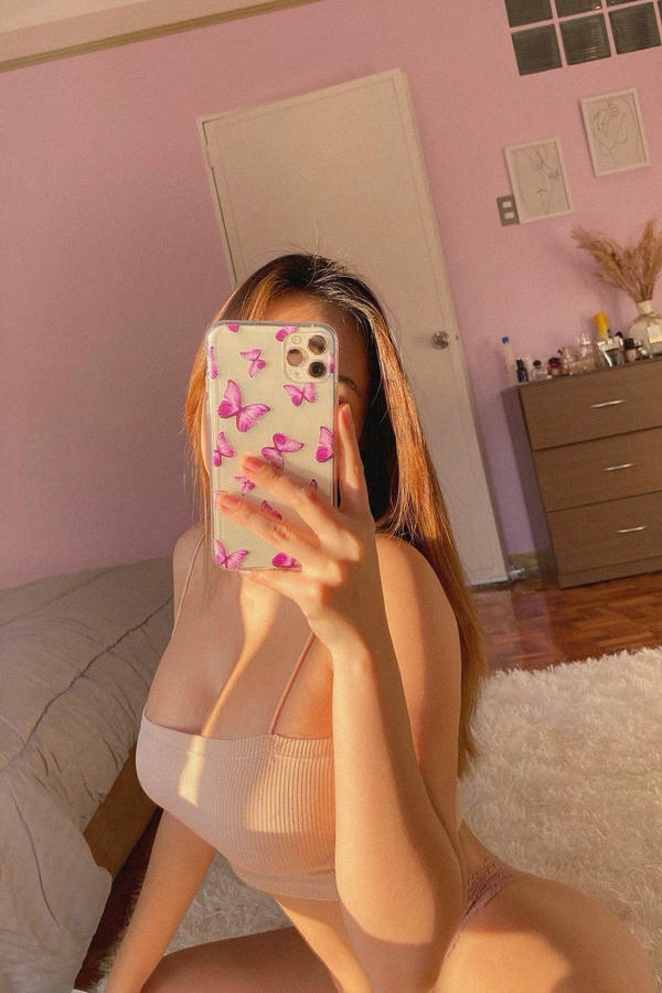 Face Hidden Mirror Selfie in Lingerie