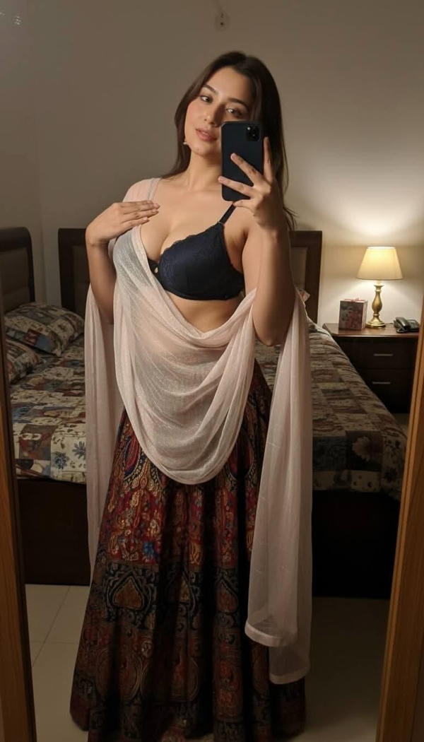 Full Body Mirror Selfie Poses for Girls
