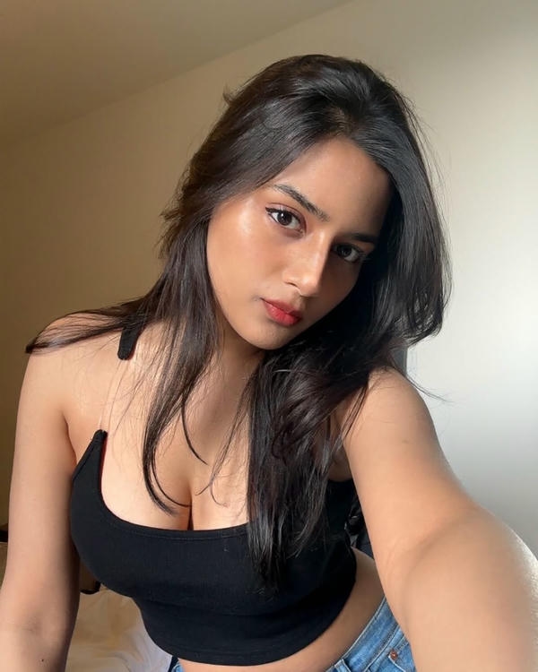 Glamour Girl Selfie