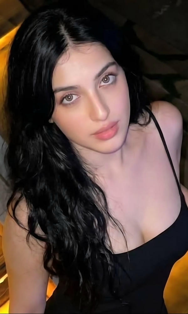 Glamour Selfie in Lingerie
