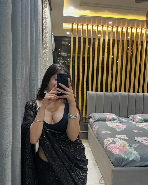 Hot Desi Girl Mirror Selfie