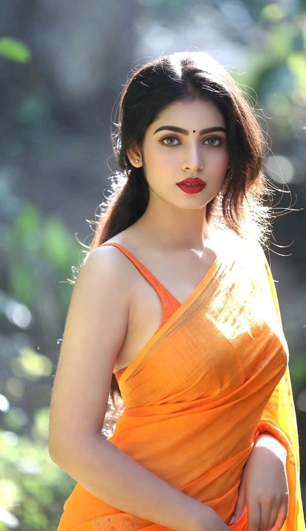 Hot Girl Cleavage Pics