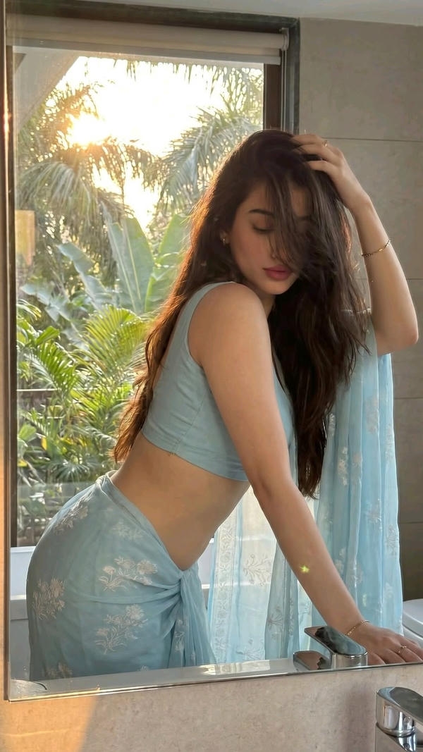 Hot Girl in Saree Instagram