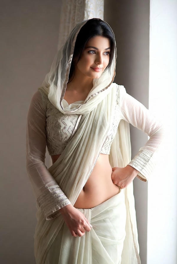 Hot Girl in Saree White Saree