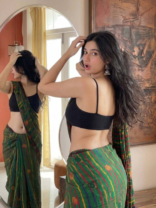 Hot Saree Photos Curvy Girl