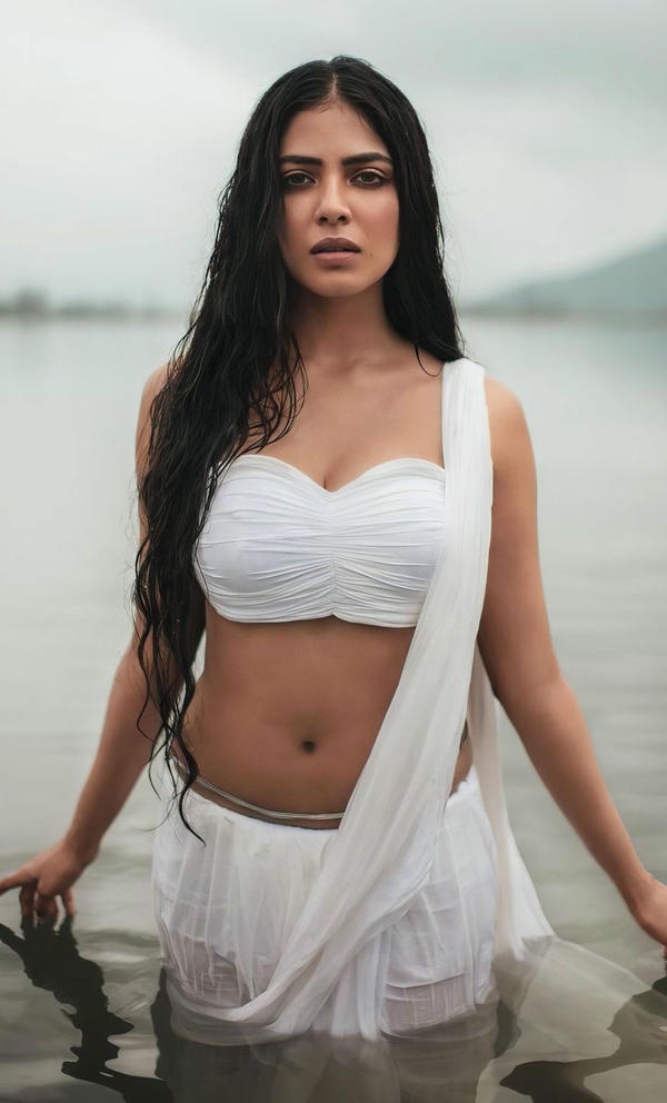 Hot White Saree Photoshoot