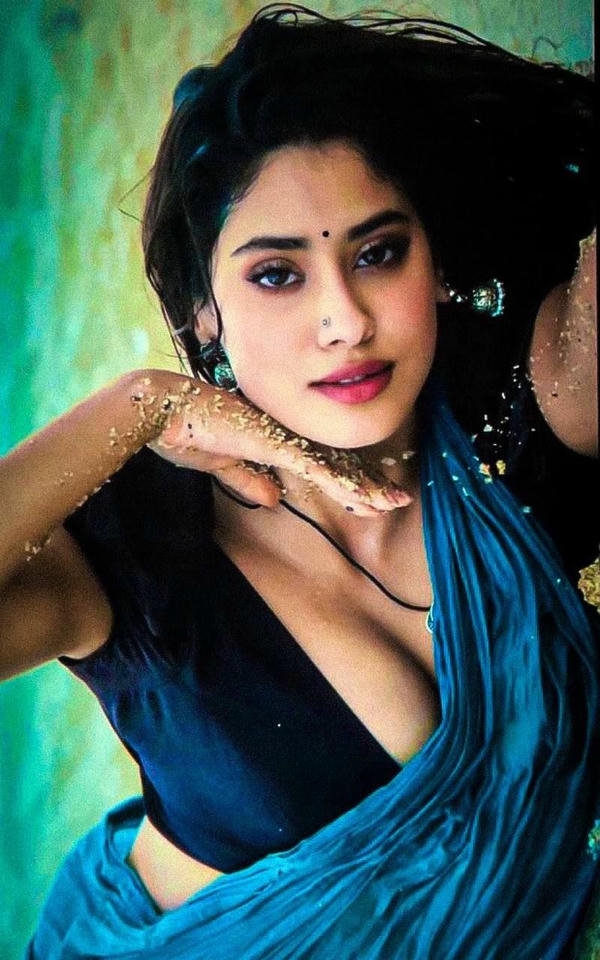 Janhvi Kapoor beach looks