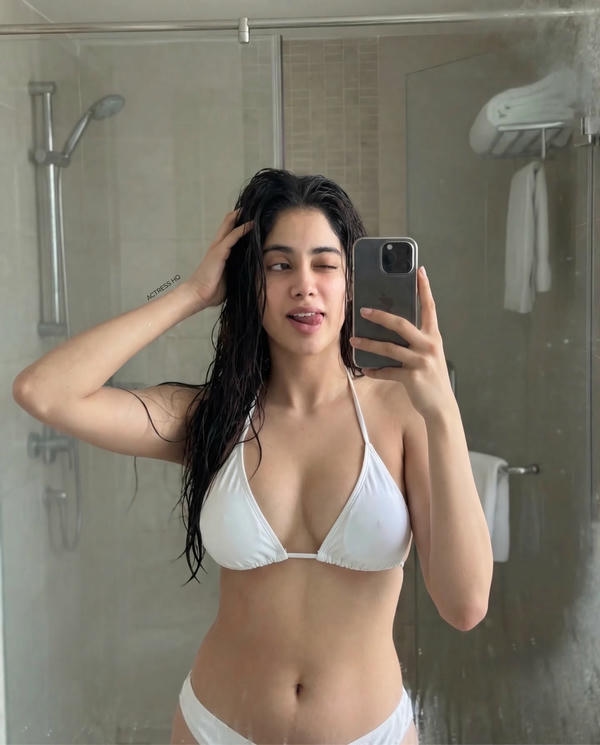 Janhvi Kapoor hottest photos 2025-2026