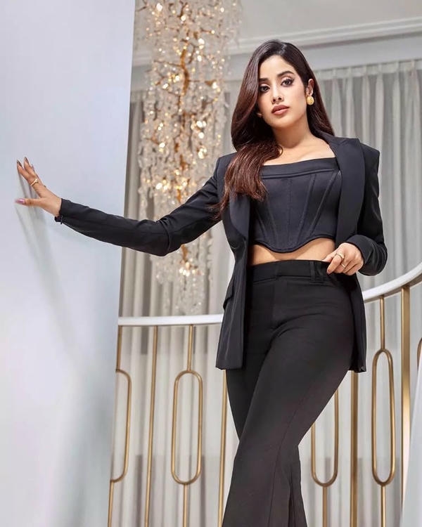 Janhvi Kapoor monokini