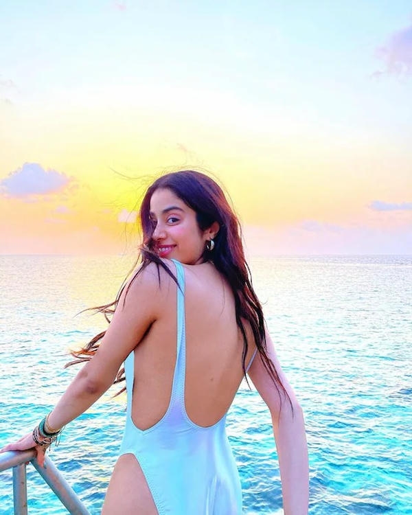Janhvi Kapoor poolside hot