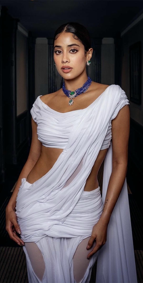 Janhvi Kapoor thigh high slit