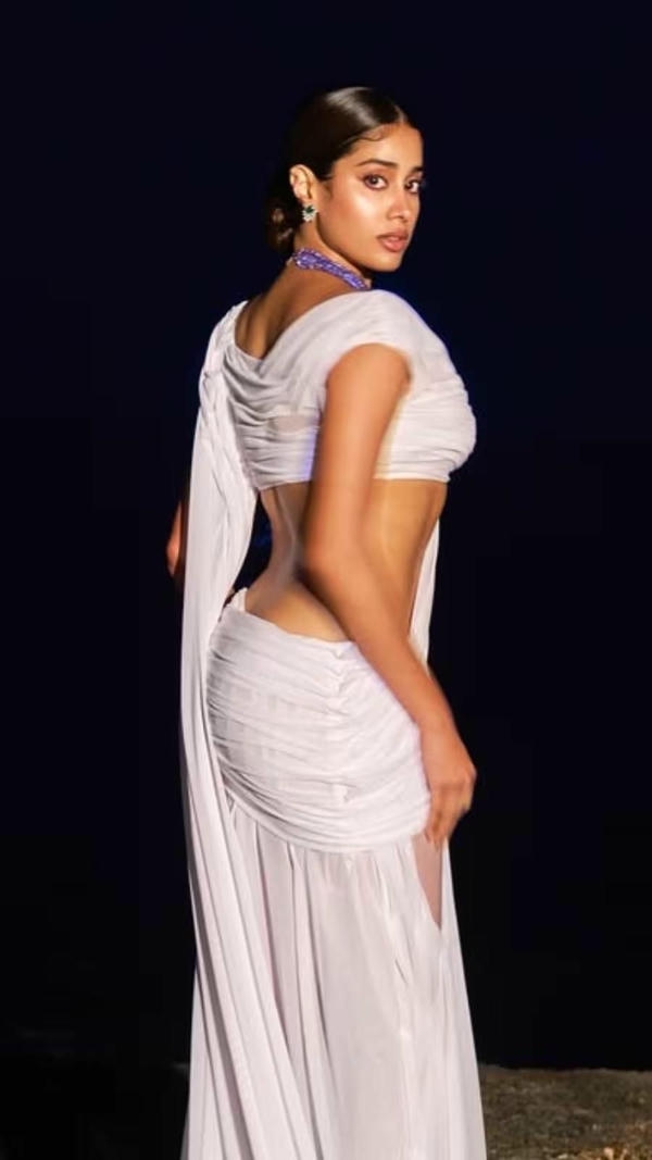 Janhvi Kapoor wet saree