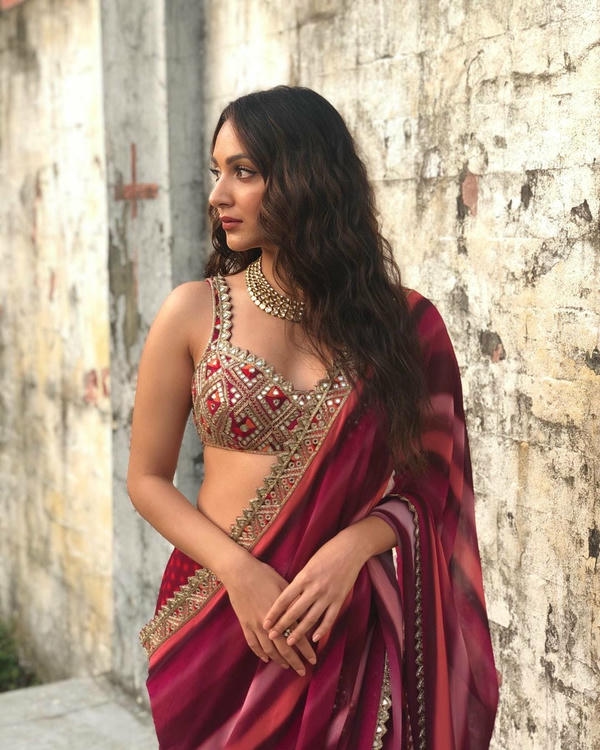 Kiara Advani Hot Saree Pics