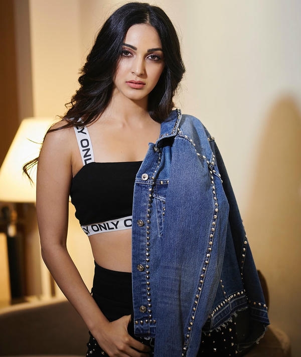 Kiara Advani Swimsuit Photos