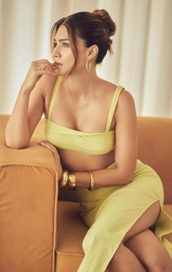 Kriti Sanon HD Hot Wallpapers