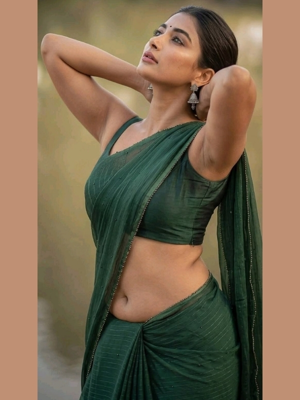 Pooja Hegde Hot Saree Photos