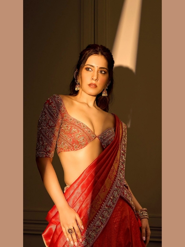 Raashii Khanna Hot Saree Photos