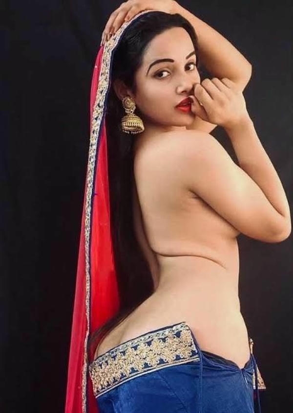 Sexy Girl in Saree Night Look