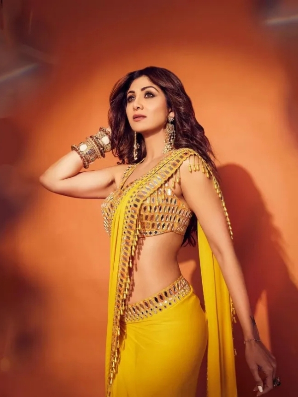 Shilpa Shetty Hot Saree Photos