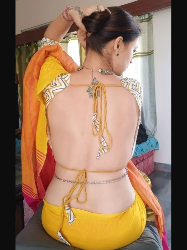 Short Backless Dress Photos