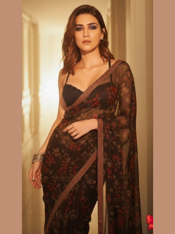 Shraddha Kapoor Hot Saree Photos