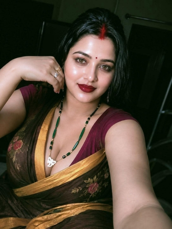 South Indian Actress Hot Saree Photos