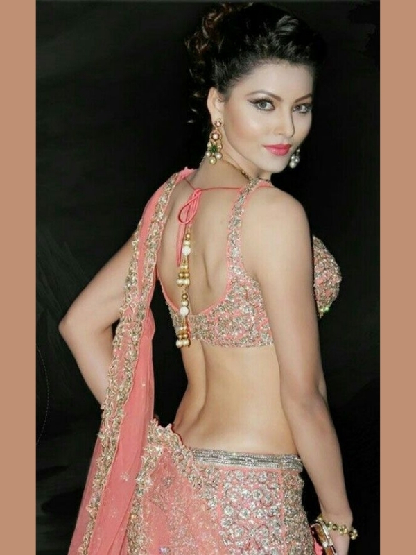 Urvashi Rautela Hot Saree Photos